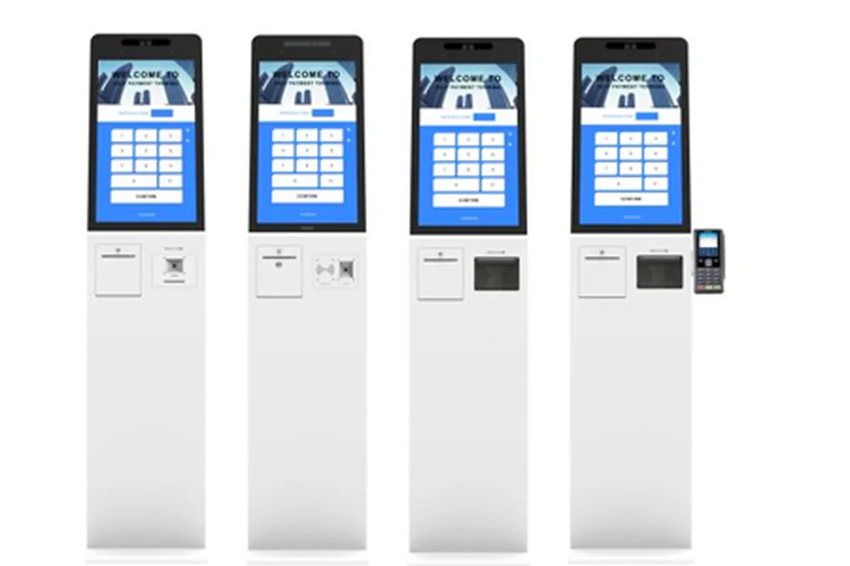 ภาพเรนเดอร์ตู้ Kiosk ตั้งพื้นสี่รูปแบบ ต่างกันที่ช่องจ่ายบัตรและอุปกรณ์ต่อพ่วงบนตัวตู้